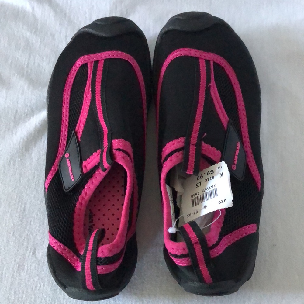 NWT Kids Airwalk Kids Pink Kids Water Shoes with Velcro